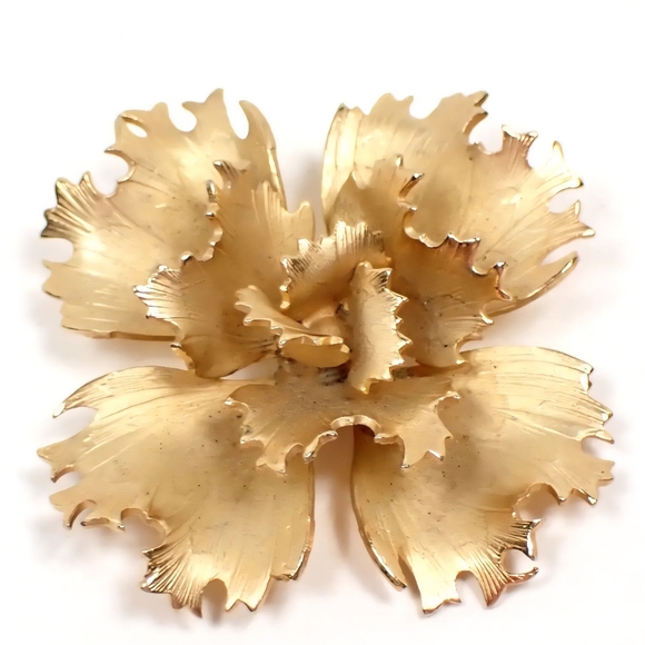giovanni Accessories - Vintage Giovanni Mate Chic Gold Floral Brooch